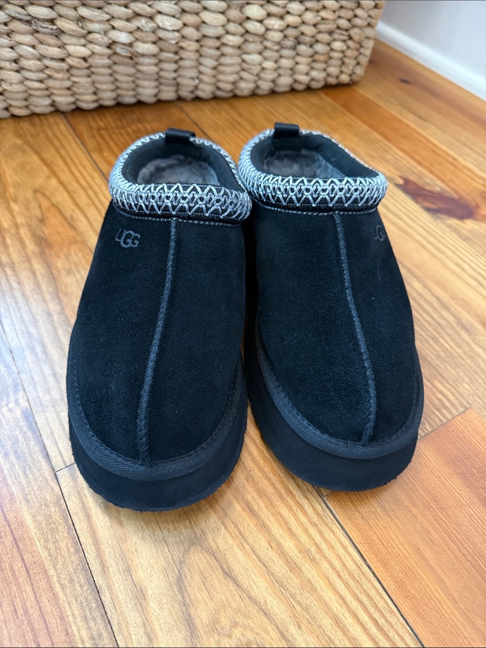 UGG Women’s Black Suede Platform Tazz Slippers with Patterned Trim Size 9